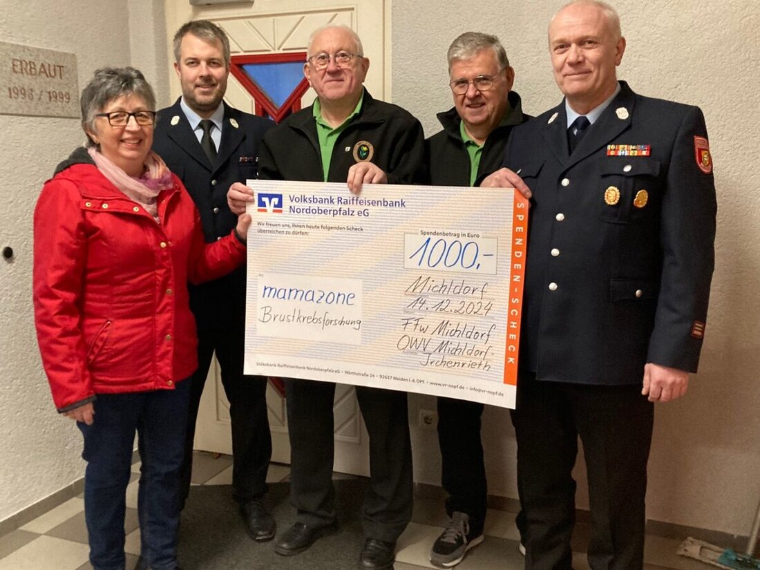 Michldorf. Die Dorfweihnacht Michldorf generierte dieses Jahr einen Erlös von 1000 Euro, der an die Brustkrebsorganisation "mamazone" gespendet wurde. Organisiert wurde das Event von der Feuerwehr und dem Oberpfälzer Waldverein Michldorf/Irchenrieth.