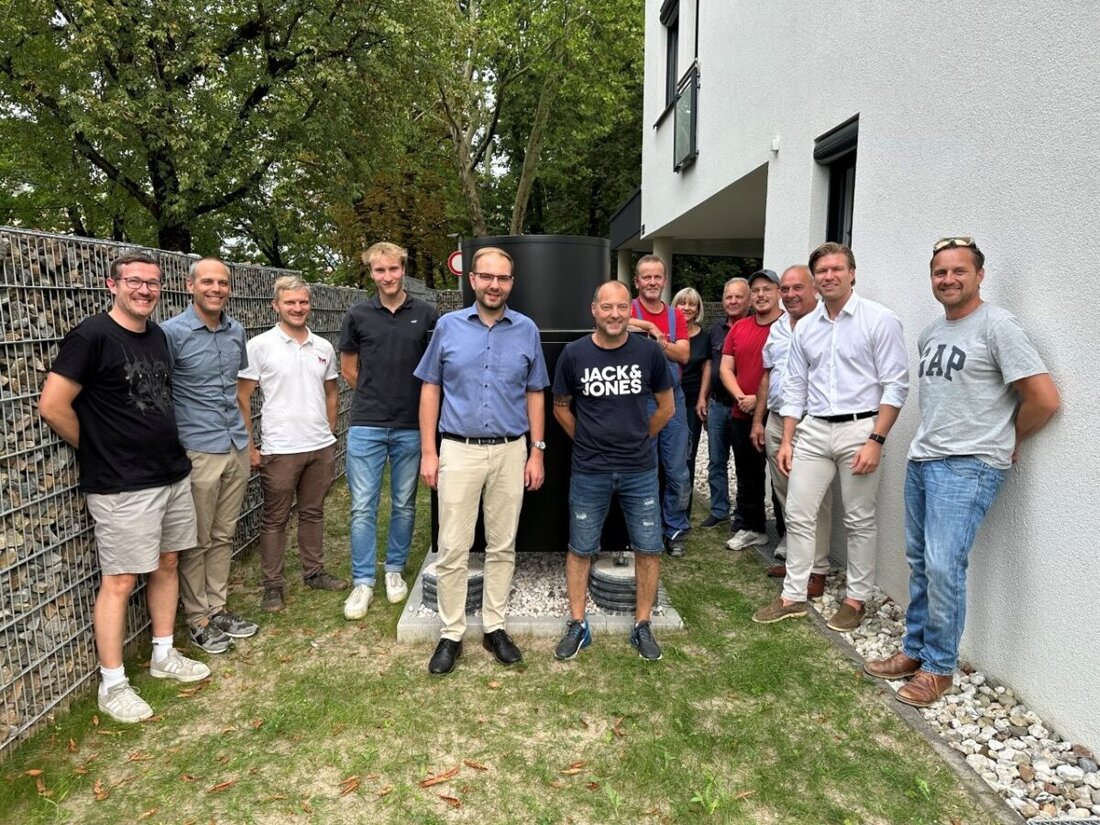 Amberg. Die Stadtwerke starten am Kaiser-Wilhelm-Ring Mieterstrom und Wärmecontracting mit 44 kWp Photovoltaik, 43.000 kWh/Jahr und 35% Eigenstrom, und die Wärmepumpe spart 24 Tonnen CO2.