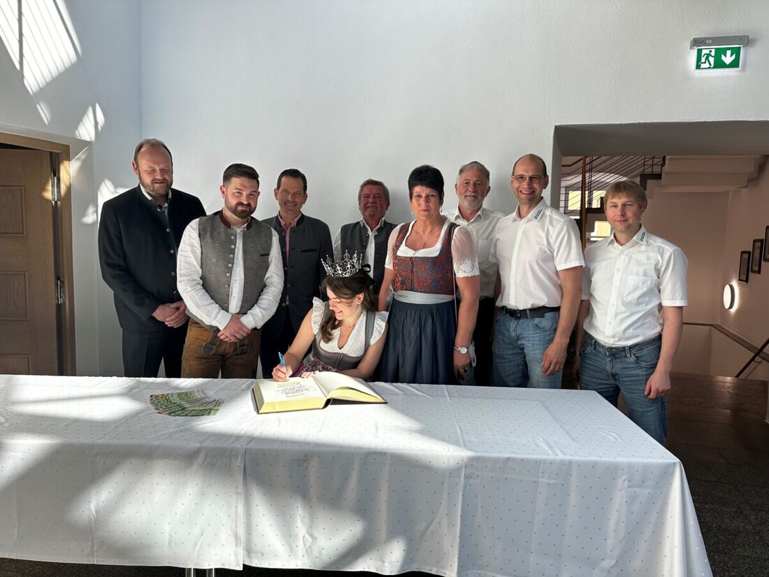 Neustadt/WN. Mit einem starken Bekenntnis zur Landwirtschaft wurde Neustadt am Tag des Bauernmarktes zur Bühne für einen ganz besonderen Ehrengast: Die Bayerische Milchkönigin Elisabeth Heimerl machte Station in der Kreisstadt - und wurde mit großer Wertschätzung empfangen.