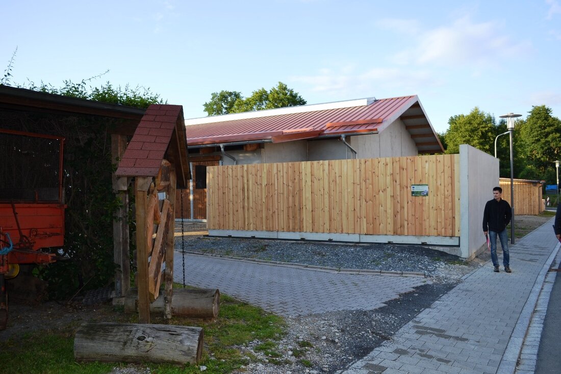 Immenreuth. In der Immenreuther Straße Am Steinäcker dreht sich seit Wochen vieles um den Mist. Die Familie Müller hat dort ihre Pferdepension „Steinäcker“ auf 15 Pferde erweitert und dabei auch eine [&hellip;]