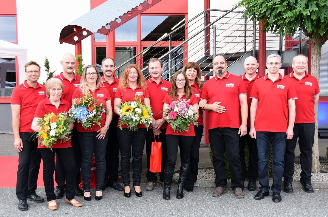 Altenstadt/WN. „Sie haben alles miterlebt“, sagte Herbert Amann zu sieben seiner Mitarbeiter die seit mindestens 25 Jahren in dem Familienunternehmen beschäftigt sind. 1987, ein Jahr nach der bestandenen Prüfung zum [&hellip;]