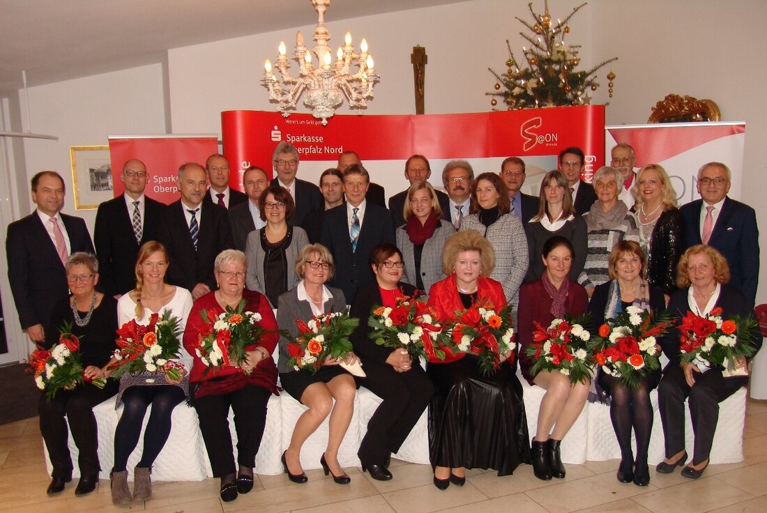 Weiden. 28 Mitarbeiter der Sparkasse Oberpfalz Nord feiern in diesem Jahr ihr Jubiläum. Insgesamt 973 Dienstjahre konnten im Jahr 2016 von dem Vorstandvorsitzenden Ludwig Zitzmann und dem Mitglied des Vorstandes Hans-Jörg [&hellip;]