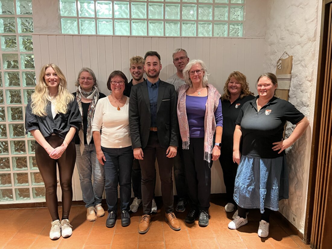 Vilseck. Nach dem Erfolg des Theaterstücks "Engel helfen Immer" wählte die Stadtbühne Vilseck ihre neue Vorstandschaft. Dominik Gruber wurde erneut zum Vorsitzenden gewählt.