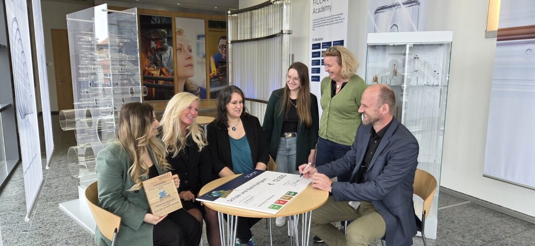 Mitterteich. SCHOTT zeichnet im Projekt Schule und Nachhaltigkeit die Mittelschulen Marktredwitz und Waldsassen aus. Marktredwitz erhält 3.200 Euro für eine solare Klimaanlage, Waldsassen 12.000 Euro für den Diversity Day.