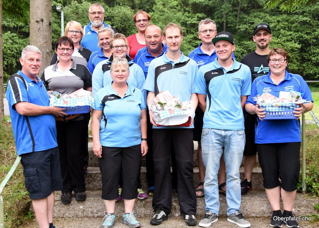 Neustadt/WN. „Im Mixed sind wir schon sehr erfolgreich“, sagte Andreas Dirnberger, der mit seiner Mannschaft vom 1. FC Neunburg vorm Wald den Titel beim Internationalen Mixed-Pokalturnier im Asphaltschießen geholt hatte. [&hellip;]