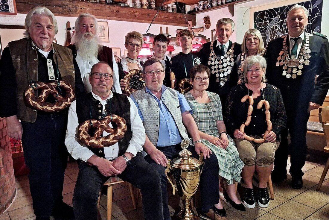 Weiden. Die Schützengesellschaft „Heimatfreunde“ Mooslohe feierte mit großem Stolz und reichlich Pulverdampf ihren neuen Schützenkaiser und einen seltenen Doppel-König, dazu weitere Könige.    