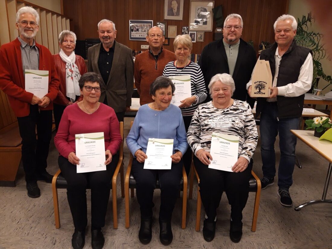 Weiden. Bei der Jahresversammlung der Siedlergemeinschaft Eigenheim Mooslohe wurde die Vorstandschaft erneut bestätigt und langjährige Mitglieder geehrt.