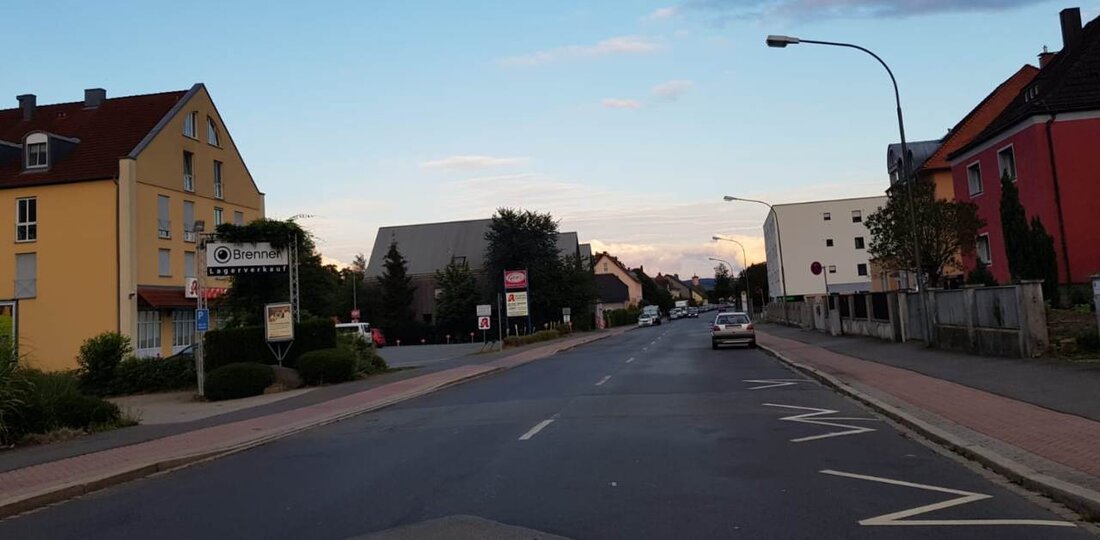 Weiden. Ein Pedelec-Fahrer (21) hat bei einem Unfall in der Mooslohstraße Glück im Unglück.  Wie die Polizei Weiden mitteilt, war der junge Mann Montagmittag stadteinwärts in der Mooslohstraße unterwegs. Der [&hellip;]