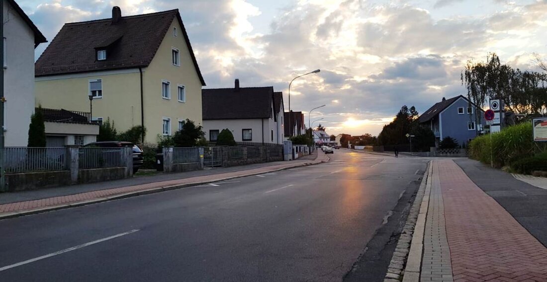 Weiden. Die Mooslohstraße ist ab 16. Juli wegen einer Baustelle teilweise halbseitig gesperrt.  Wegen des Baus von Fußgängerquerungshilfen und Anpassungen der Straße ist in der Mooslohstraße im Bereich des Radiologisch-nuklearmedizinischen [&hellip;]