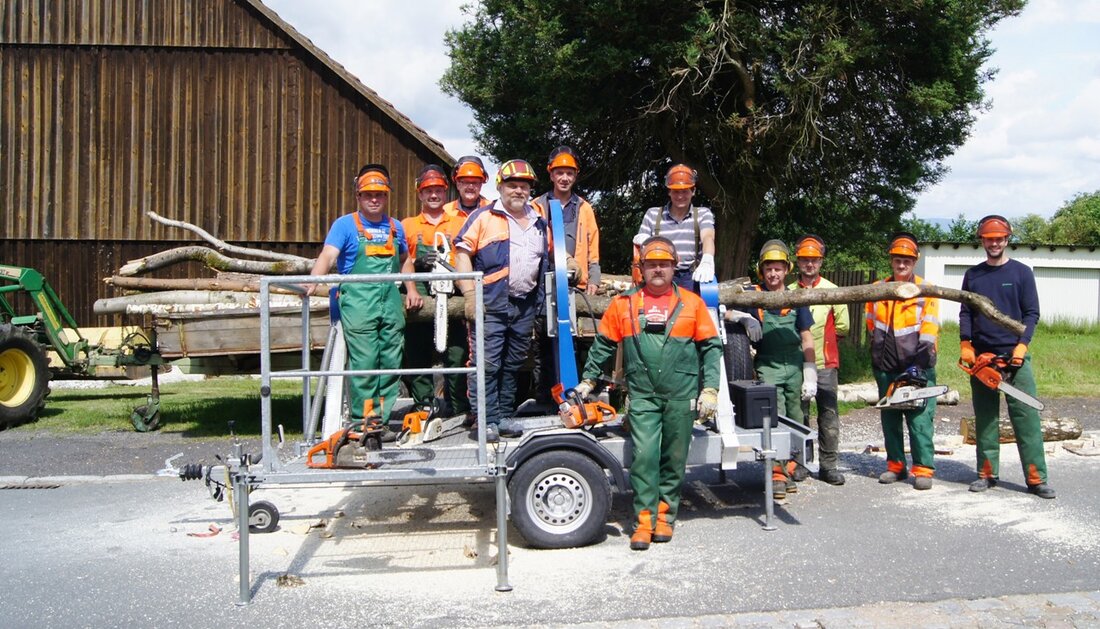 Wurz. Nach einem Windbruch beginnt meist das große Aufräumen. Die Feuerwehr aus Wurz bot deshalb eine Übung an, bei der die Teilnehmer von Feuerwehr und Bauhöfen in Schnitttechniken am liegenden [&hellip;]