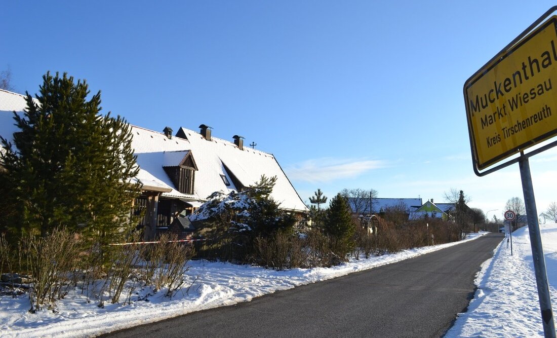 Wiesau. Die Menschen im Dörfchen Muckenthal bei Wiesau können es noch immer nicht fassen. Ein älteres Ehepaar starb durch eine Kohlenmonoxidvergiftung.  Von Udo Fürst Idyllisch liegt das frühere Forsthaus am [&hellip;]