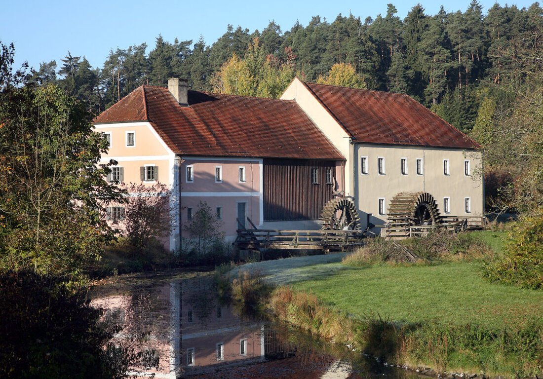 Theuern. Am Sonntag, 17. Mai 2026, lädt das Bergbau- und Industriemuseum Ostbayern von 10.30 Uhr bis 16 Uhr zum Mühlentag in der historischen Glasschleife ein. Führungen machen Mühlentechnik erlebbar; Eintritt frei.