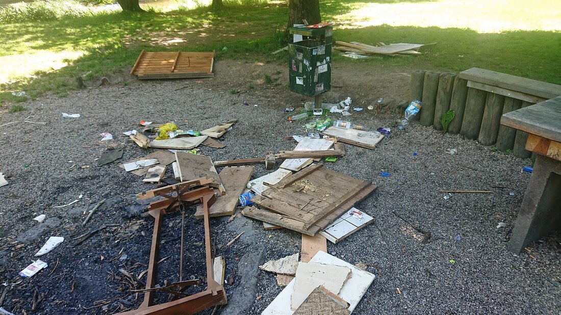 Weiden. Müll, keine Bademöglichkeiten und jede Menge Ärger: Das Weidener Stadtbad zeigt sich aktuell nicht von seiner besten Seite.