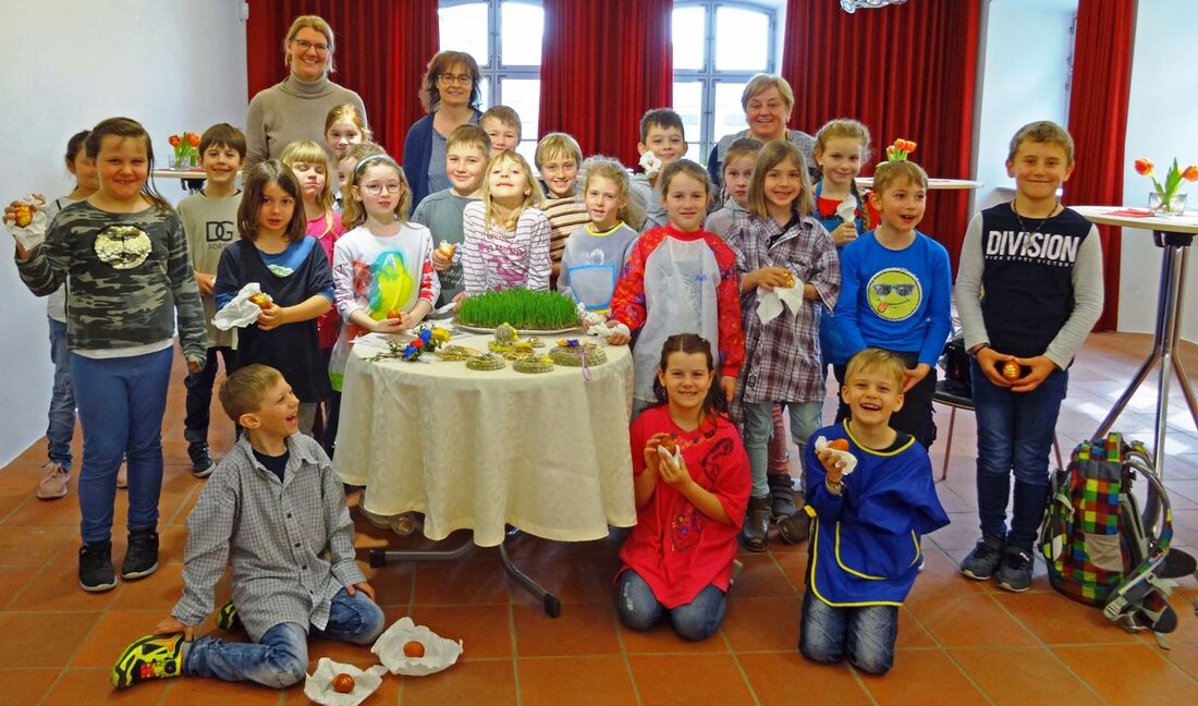 Tirschenreuth. Zu Ostern gibt es Eier, klar. Aber warum eigentlich? Und wieso sind die Eier bunt? Und waren sie das früher auch schon? Diesen Fragen sind rund 70 Kinder der [&hellip;]