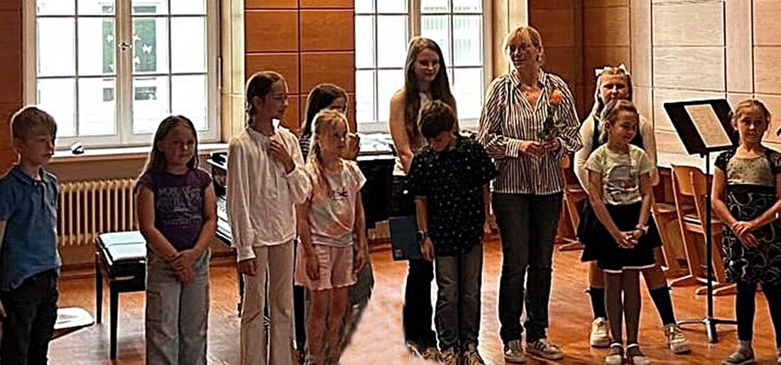 Weiden. Beim Vorspielabend in der Franz-Grothe-Schule zeigten junge Musikerinnen und Musiker ihr musikalisches Talent und ihre Vielseitigkeit von Klassik bis Moderne. Der Abend endete mit langem Applaus und war ein Highlight vor den Sommerferien.
