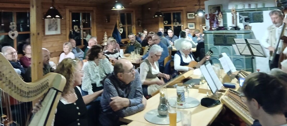 Weiden. Zünftiger Musikantenstammtisch in der Strobelhütte: Zum 58. Mal lockte der OWV Weiden nach der Allerweltskirchweih zahlreiche Gäste, Musikgruppen und Mundartfreunde an. Der nächste Termin steigt am 20. März 2027.
