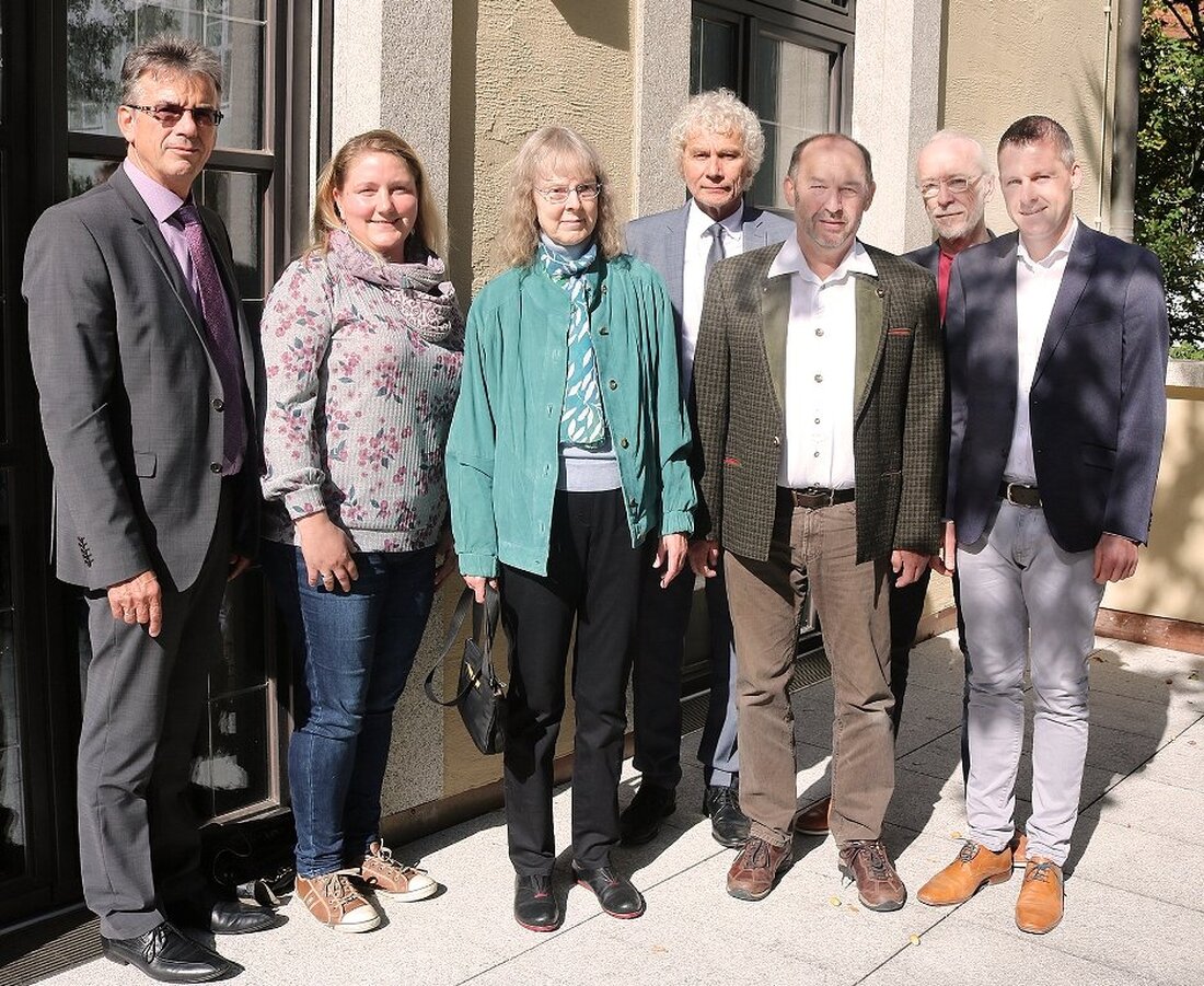 Tirschenreuth. Ruhigere, aber hoffentlich keine leiseren Tage erwarten Viola Schweinfurter und Ludwig Zandt: Beide waren seit 1980 als Lehrer an der Kreismusikschule des Landkreises Tirschenreuth tätig. Landrat Wolfgang Lippert verabschiedete [&hellip;]