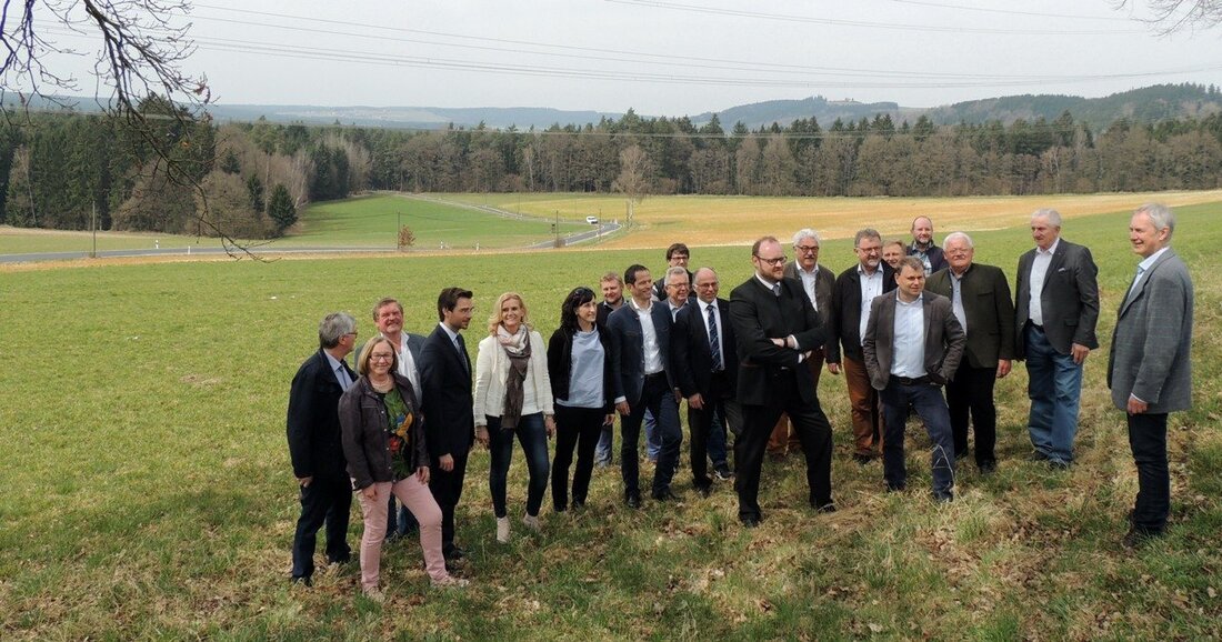 Kirchendemenreuth. Neue Wege im Kreisstraßenbau will die CSU-Kreistagsfraktion gehen. Bei der NEW 7 nach Oed wird eine Oberdeckenerneuerung statt einem Vollausbau durchgeführt. Fraktionschef Dr. Stefan Oetzinger bekundete beim Ortstermin und [&hellip;]