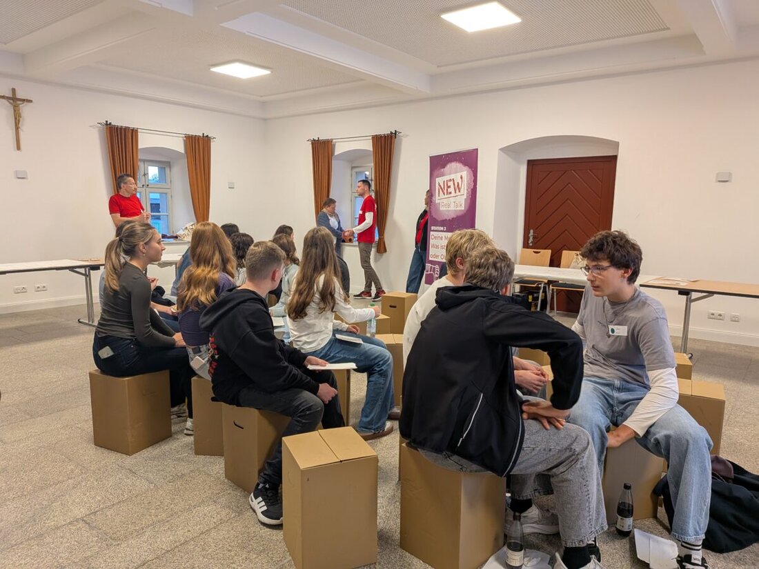 Trabitz. Beim NEW Real Talk brachten 18 Jugendliche im Meierhof Ideen für ihre Gemeinde ein, mit ILE Region VierStädtedreieck und Kreisjugendring Neustadt/WN. Gewünscht wurden neue Bushäuschen, eine Pumptrack-Anlage und ein Café.