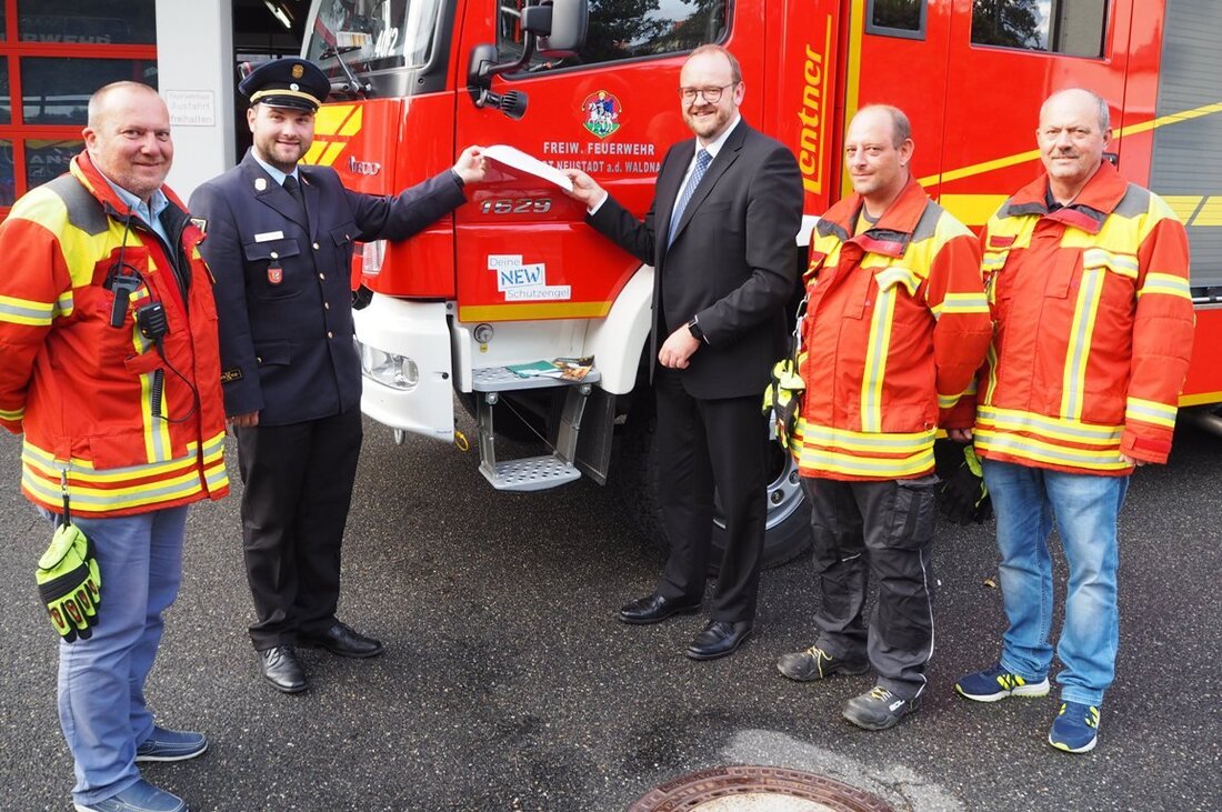 Neustadt/WN. Feuerwehr- und Rettungskräfte sind unsere Schutzengel in der Not. Das tragen sie jetzt auch nach außen – und werben für mehr Verständnis.  Von Bernhard Knauer An einem Einsatzfahrzeug der [&hellip;]