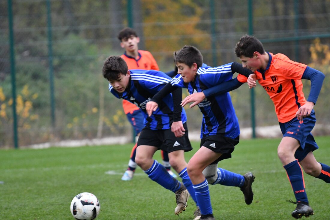 Weiden. Die Jugendlichen der SpVgg SV Weiden können sich wieder auf echte mannschaftliche Duelle auf dem grünen Rasen freuen. NLZ –Leiter Klaus Rodler beleuchtete die sportlichen Herausforderungen, die die sehr [&hellip;]