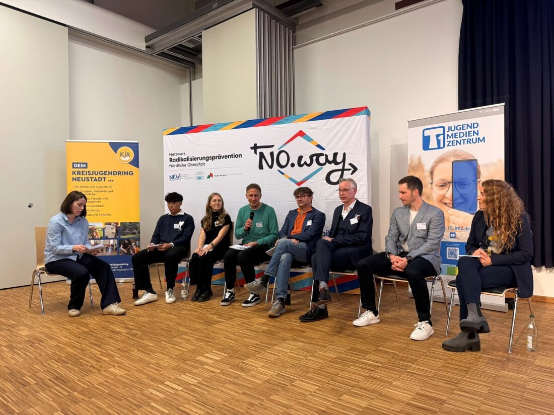 Kemnath. Beim Fachtag des Netzwerks NO.way zum Thema Handyverbot an Schulen diskutierten Fachleute am 28. Oktober 2025 über Einschränkung, Schutz und Medienkompetenz. Fazit: handyfreie Zonen helfen, Kompetenz zählt mehr.