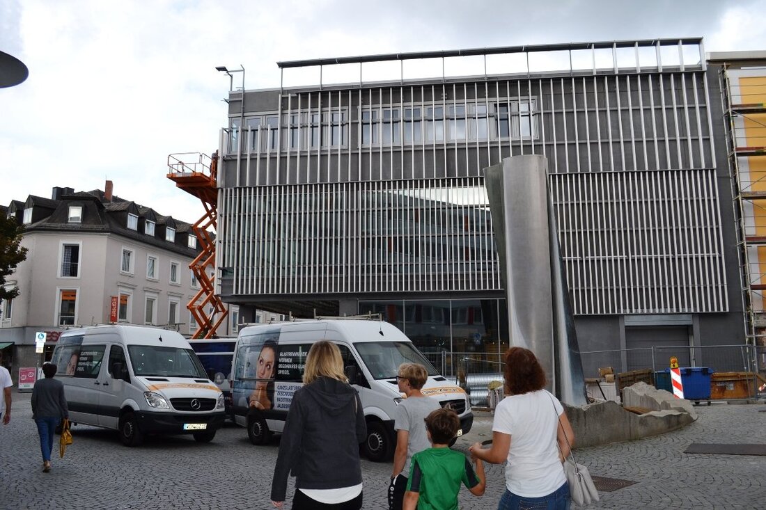 Weiden. Es bleibt spannend: Wer sind die Mieter des Nordoberfalzcenters, das heute in genau zwei Wochen eröffnet werden soll? Von Udo Fürst Der Countdown läuft, die Spannung steigt: In 14 [&hellip;]