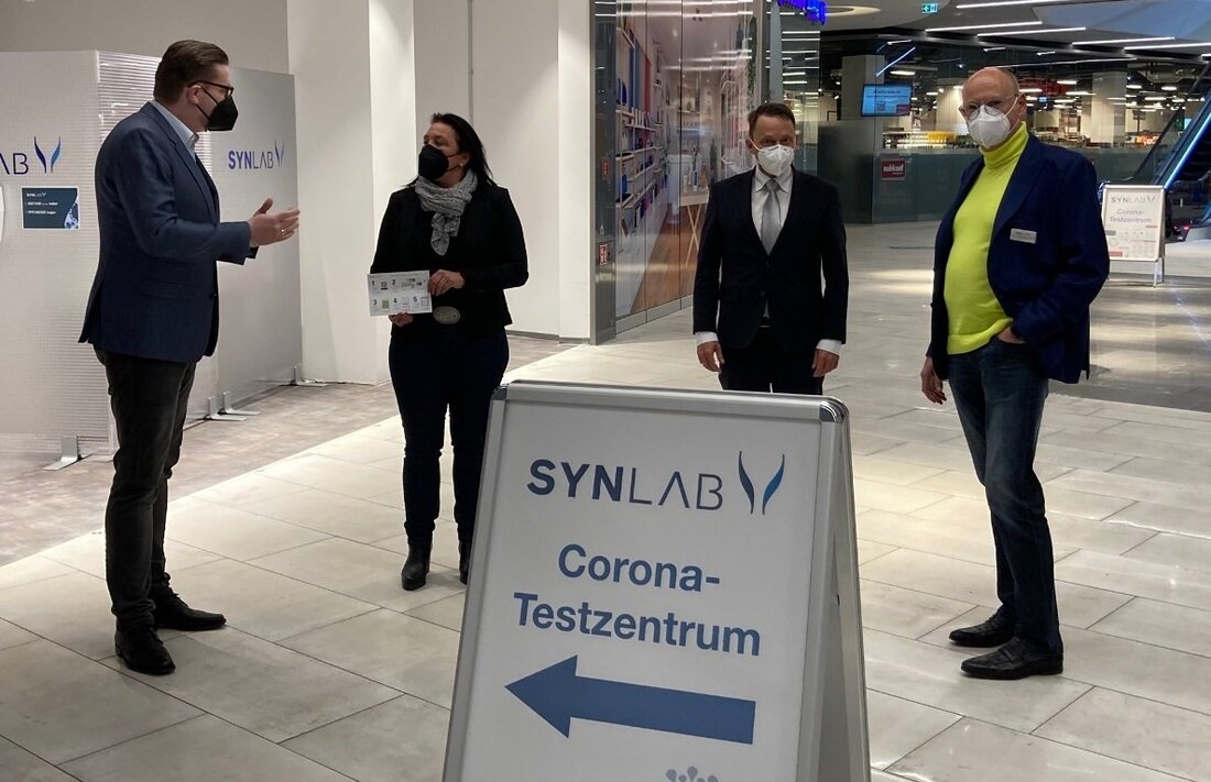 Weiden. Bei Synlab in Weiden liegen bald die Rachen-Abstriche von "Bundes-Jogi", Manuel Neuer und Thomas Müller auf dem Tisch. 