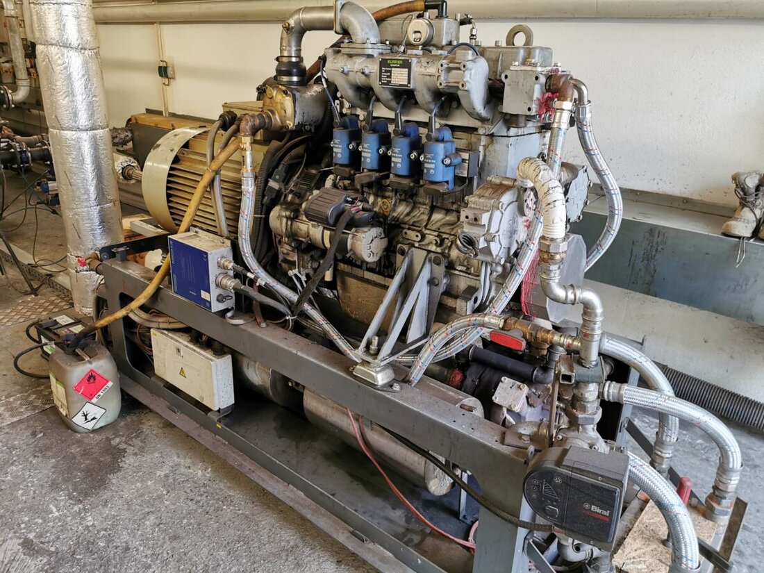 Thomasreuth. Eine Holzvergaseranlage in Thomasreuth konnte von Interessenten besichtigt werden, die Strom und Wärme durch die Vergasung von Hackschnitzeln erzeugt. Die Anlage hat eine Jahresleistung von 325.000 KW bei 8300 Betriebsstunden.