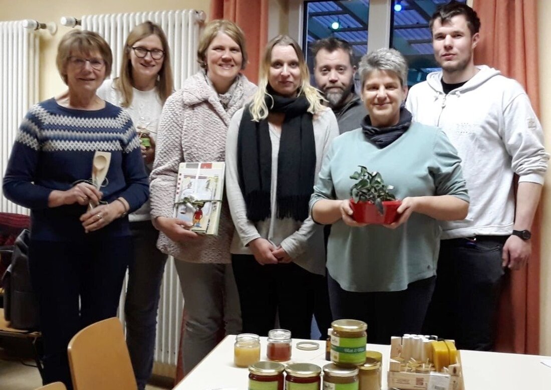 Pechbrunn. Nachhaltig leben in Pechbrunn. Impulse, wie das funktionieren kann, haben Ansprechpartner wie Dozentin Sabine Hindringer und Imkerin Ute Dörfler gegeben.  Der Grünen-Ortsverband in Pechbrunn setzt ein Zeichen der Nachhaltigkeit. [&hellip;]