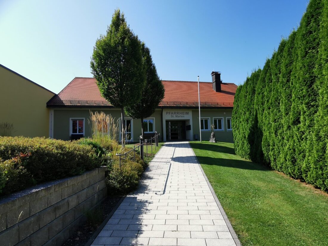 Eslarn. Die Seniorengemeinschaft Goldener Oktober lädt am Samstag, 10. Januar ab 14.30 Uhr zur Nachweihnachtsfeier ins Pfarrheim ein. Willkommen sind auch neue Gäste; Glühwein, Kaffee und Kuchen versprechen gesellige Stunden.