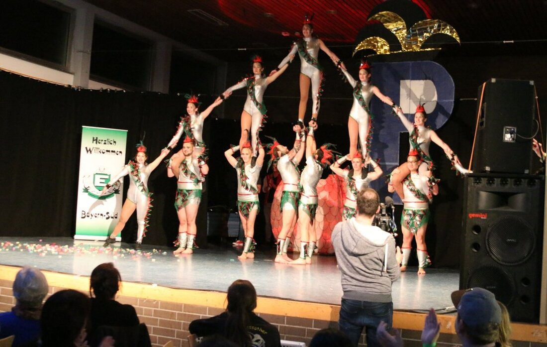 Pressath. Volle Stadthalle, begeisterte Zuschauer: Beim ersten Showtanzfestival in Pressath zeigten neun Tanzgruppen die Showtänze der vergangenen Saison und sorgten damit für jede Menge Applaus.  Von Stefan Neidl  Präsident der Föderation [&hellip;]