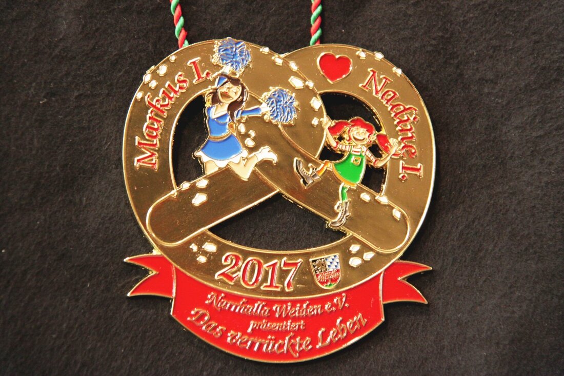 Weiden. Am Samstag, 07. Januar 2017 startet die Narrhalla Weiden mit dem ersten Schwarz/Weißball die Inthronisation der Prinzenpaare im Evangelischen Vereinshaus. Hier verleiht der Faschingsverein dann zum ersten Mal den neuen [&hellip;]