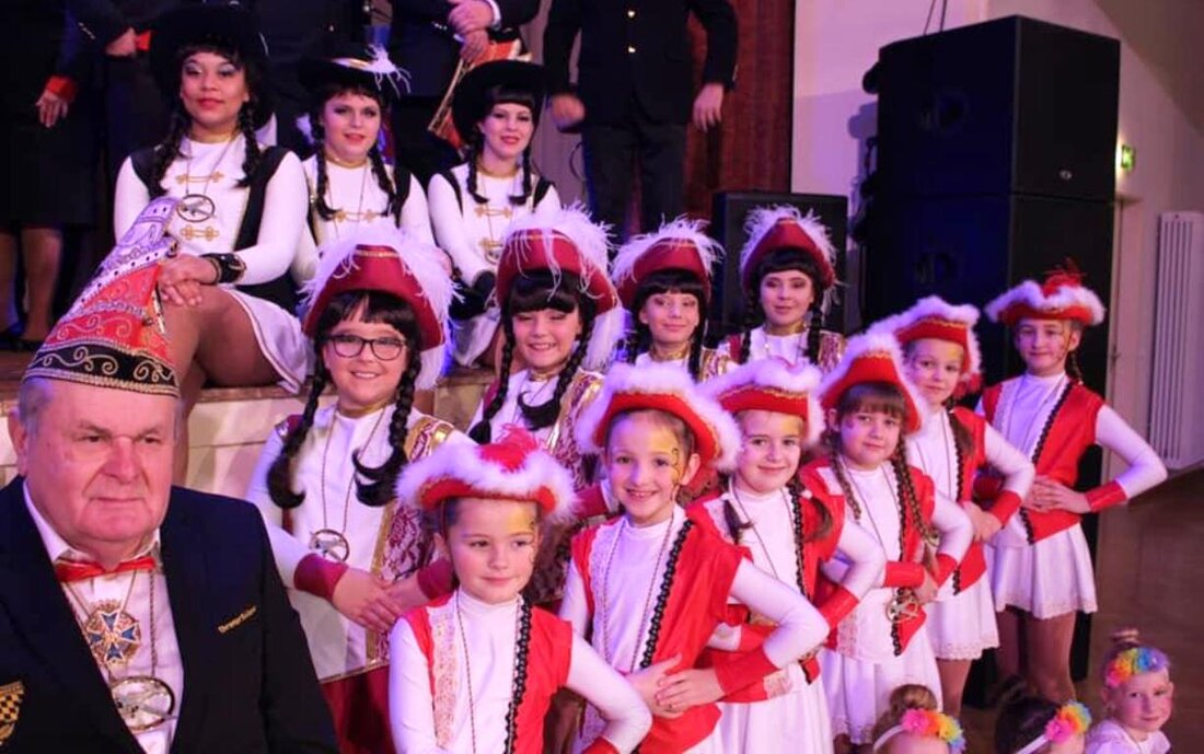 Weiden. Jetlag für die Narrhalla Weiden! Reiselust kam beim Inthronisationsball auf – außerdem nutzte der Verein die Gelegenheit die neuen Kostüme zu präsentieren.  Ausverkaufter Ball, ein voller Saal und ein [&hellip;]