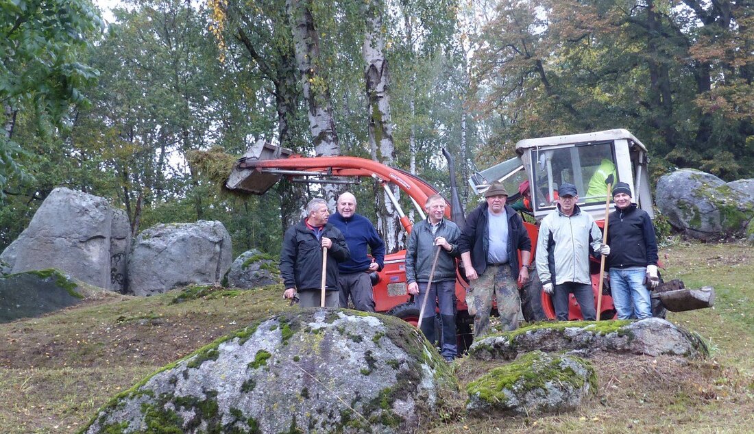 Steinach. Das Naturdenkmal „Heller Stein“ ist wieder rundum auf Zack!  Dafür hat der Oberpfälzer Waldverein (OWV) Leuchtenberg gesorgt. “Naturdenkmäler wie das in Steinach in der Marktgemeinde Leuchtenberg findet man nicht [&hellip;]
