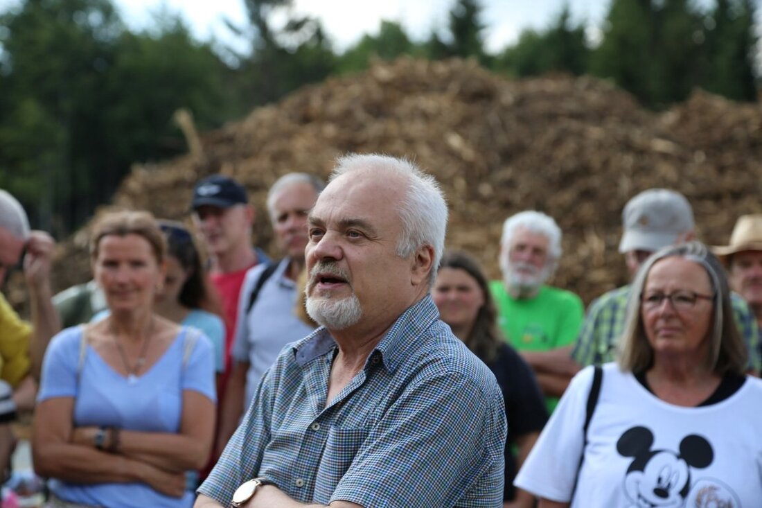 Erbendorf. Die geplanten Windkraftanlagen im Hessenreuther Wald wühlen die Bürger der Region auf. Bei einer Wanderung des VLAB-Kreisverbandes zu den geplanten Standorten am Hauptkamm des Hessenreuther Berges kamen am Sonntag [&hellip;]