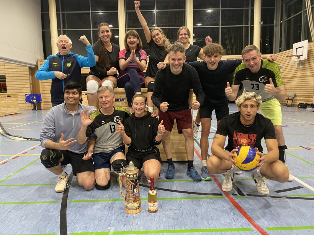 Schnaittenbach. Beim AKW-Volley-Cup 2025 feierten die Netzhüpfer aus Amberg den Sieg nach 28 Partien; zwölf Freizeitteams sorgten für Stimmung. 2026 steigt das Turnier zum 25. Mal und bleibt ein Highlight für Volleyballfans.