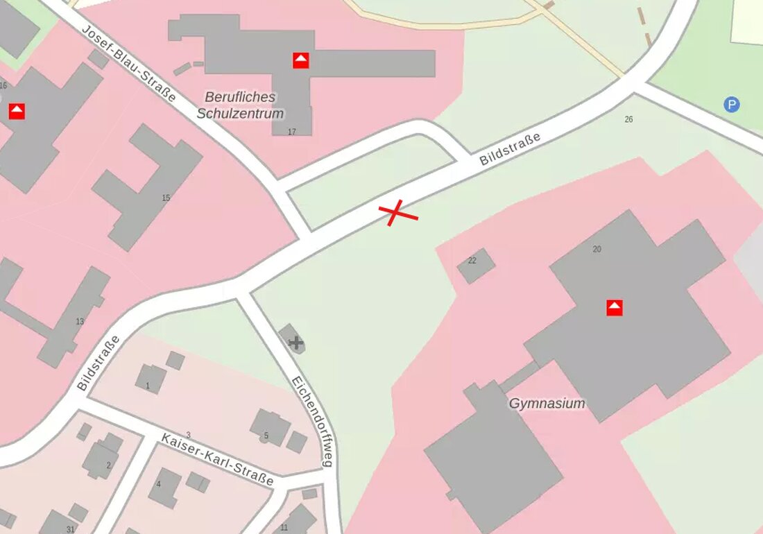 Neustadt/WN. Ab 3. März führt ein Kran für den Neubau des Hallenbads in der Bildstraße zur Straßenverengung.