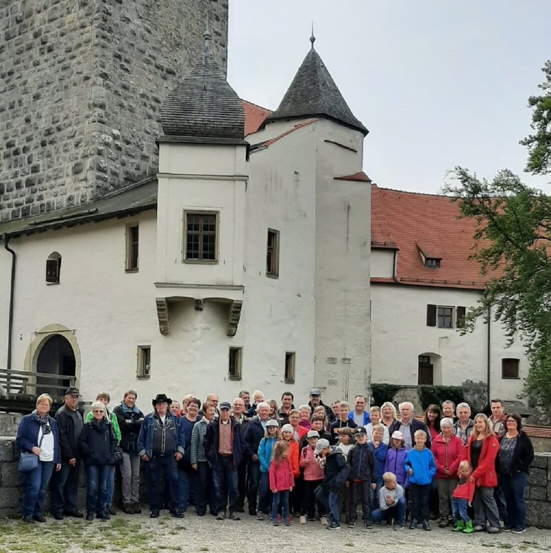 Neudorf. Zwei Fliegen mit einer Klappe schlug die Freiwillige Feuerwehr Neudorf bei Luhe mit ihrem Vereinsausflug in den Raum Kelheim.  Von Hans Meißner Zwei Wünsche gab es in den Reihen [&hellip;]