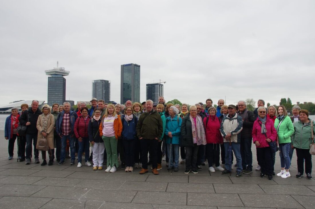 Neudorf. Eine Reisegruppe aus Neudorf besuchte auf einer 4-tägigen Fahrt Amsterdam und den Tulpenpark Keukenhof. Highlights waren Grachtenrundfahrten, der Besuch einer Käserei und eine Bootsfahrt durch Aalsmeer.