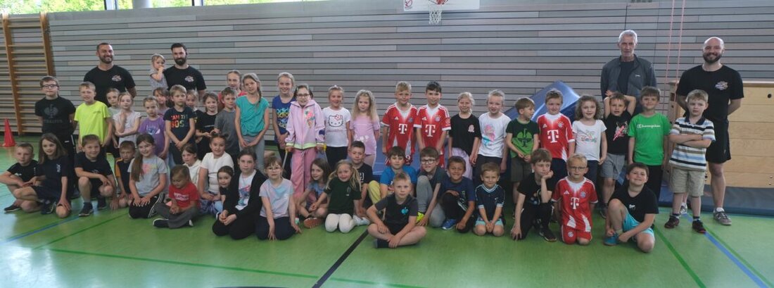 Floß. Der Turnverein 1908 Floß startet eine Abteilung für Kinderselbstverteidigung, nachdem ein Probetraining 50 Kinder anzog. Kursbeginn ist am Freitag, 12. Juni.