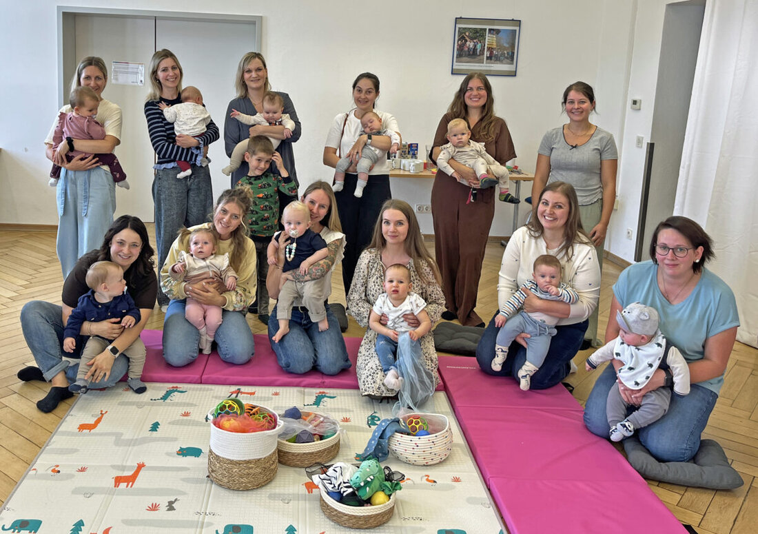Maxhütte-Haidhof. Seit Mitte September lädt das MehrGenerationenHaus zum neuen Babycafé ein: Eltern treffen sich mittwochs von 9.30 bis 11 Uhr mit Leiterin Kristina Bocker zum Austausch, pro Termin fallen fünf Euro an.