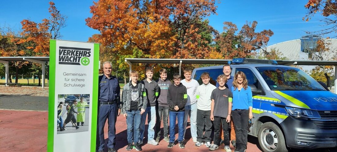 Neunburg vorm Wald. Acht neue Buslotsen der Gregor-von-Scherr-Realschule wurden von der Polizei geschult und besetzen nun alle Buslinien. Insgesamt sind 17 Buslotsen im Einsatz.