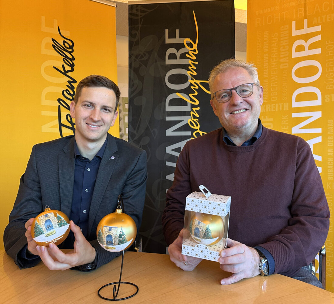 Schwandorf. Die neue Christbaumkugel der Stadt zeigt das Felsenkeller-Labyrinth und ist mundgeblasen sowie handbemalt. Ab sofort im Tourismusbüro erhältlich, zum Preis von 15 Euro und nur solange der Vorrat reicht.