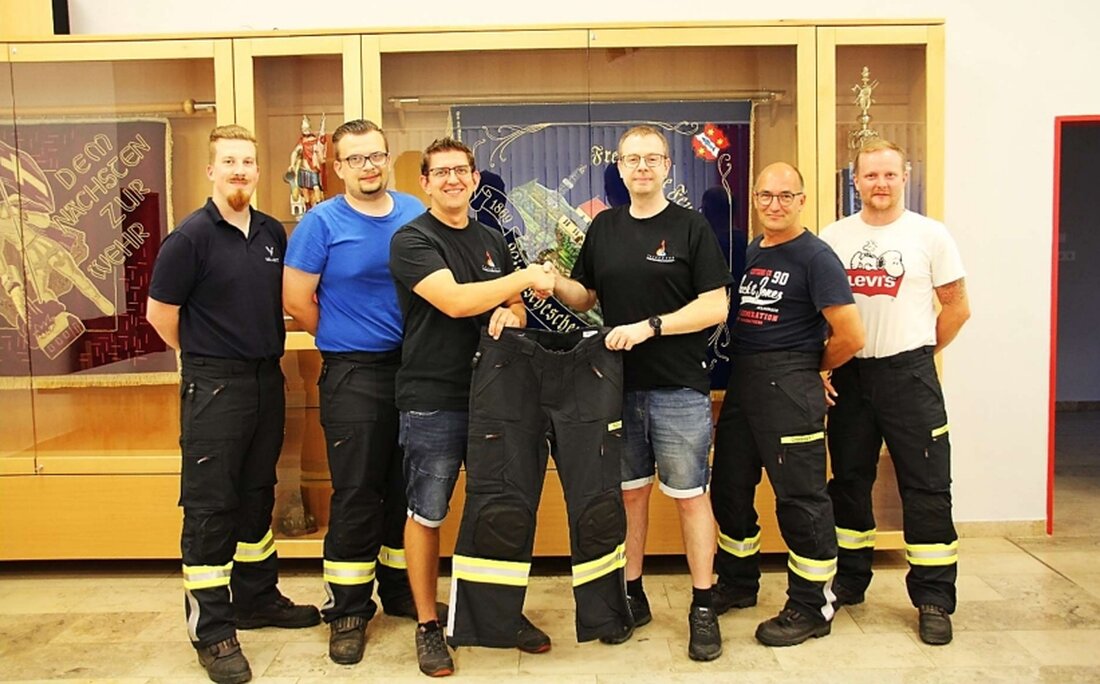 Windischeschenbach. Neue Einsatzhosen für die Atemschutzgeräteträger der Feuerwehr verbessern Bewegungsfreiheit und bieten Schutz gegen Hitzestau.