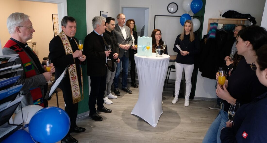 Floß. Ergotherapie Walbrunn wurde offiziell eingeweiht, verstärkt die Gesundheitsversorgung und unterstützt Patienten mit Leidenschaft. Bürgermeister Lindner lobt die Praxis für ihren Beitrag zur Kommune.