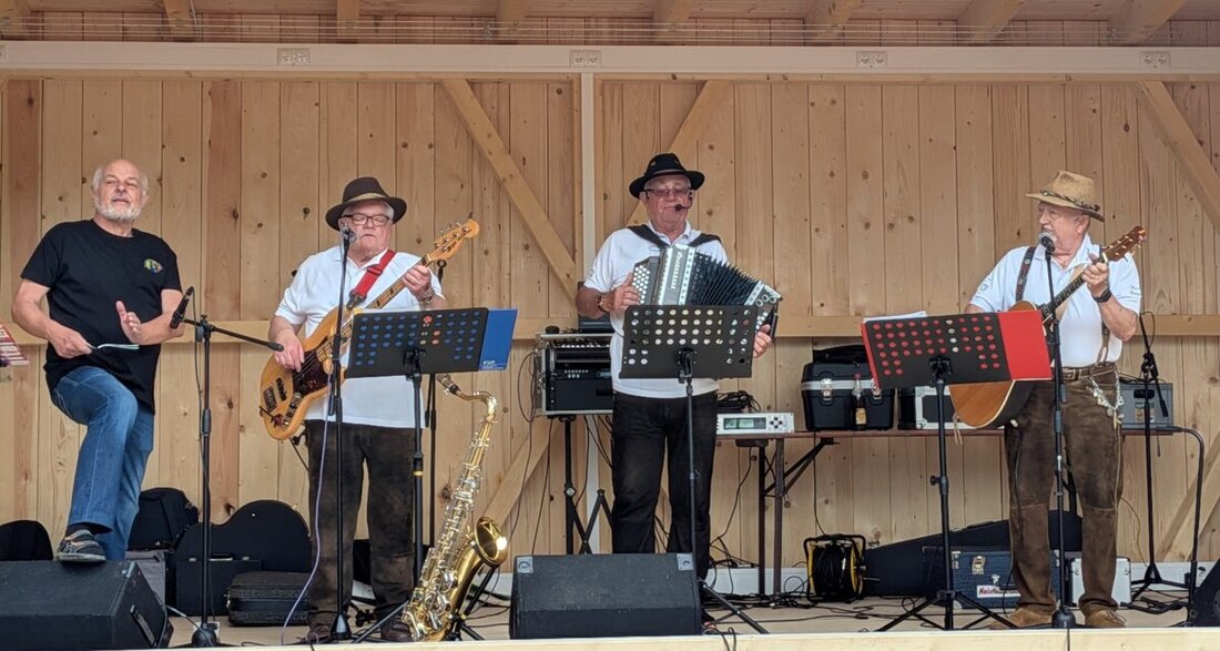 Bärnau. Ein rundum gelungener Kulturnachmittag lockte am Fronleichnamstag zahlreiche Besucher in den Garten des Gasthofs "Zur Post". Die Kulturinitiative hatte zum „Querbeet“-Festival geladen und präsentierte ein abwechslungsreiches Programm mit vier unterschiedlichen Bands. 