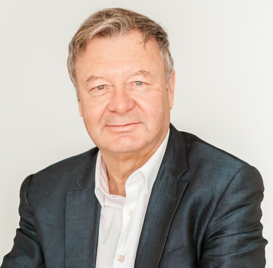 Schwandorf. Der Oberpfälzer Kulturbund (OKB) hat eine neue Führung: Neuer OKB-Präsident ist der frühere Leiter des BR-Studio für Ostbayern, Gerhard Schiechel. Der 67-Jährige löst den langjährigen früheren Schwandorfer Landrat Volker Liedtke (74) im Präsidentenamt ab. 