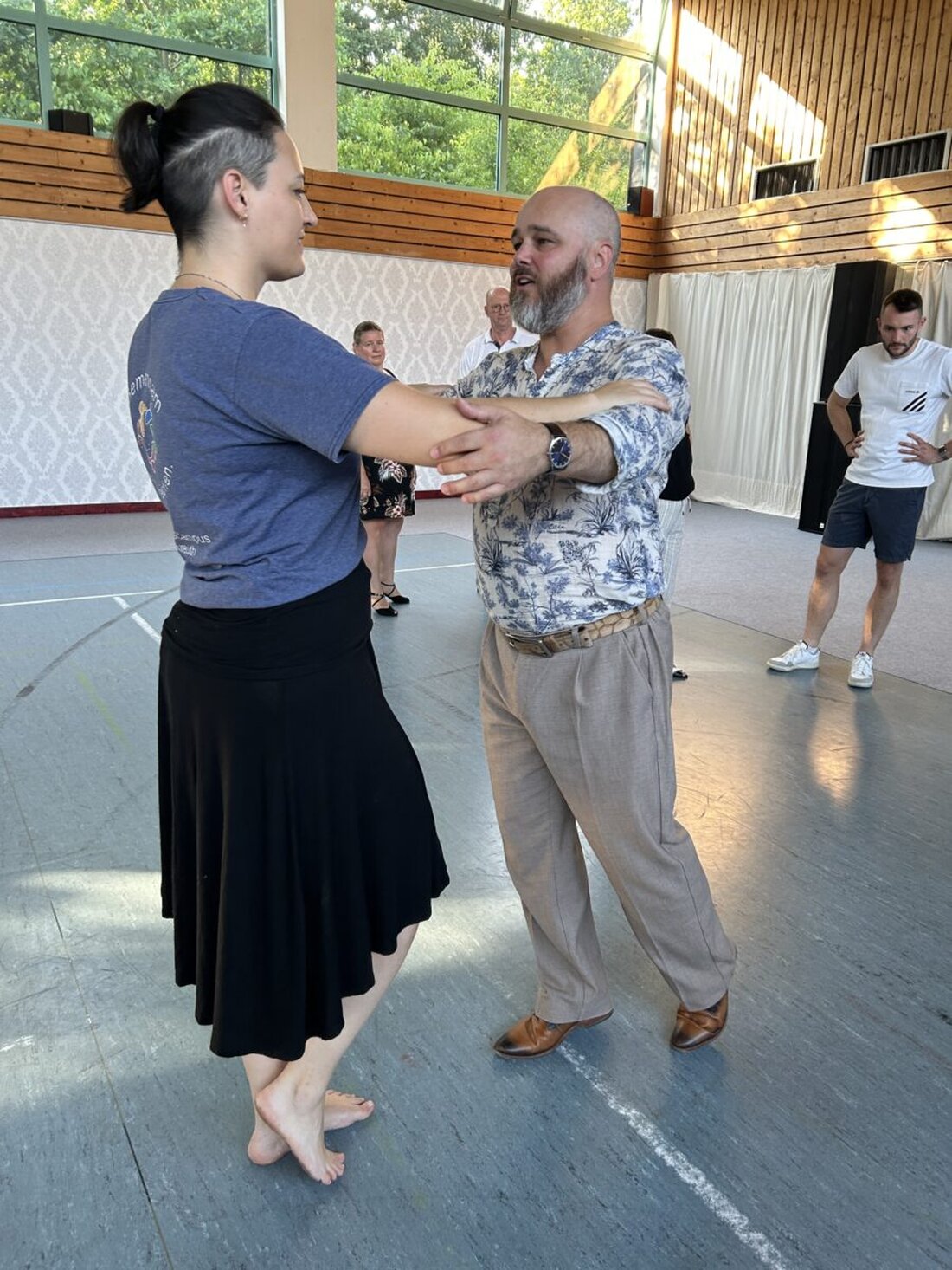 Immenreuth. 
Ab 1. Oktober leitet Bruno Wissenz mittwochs in Immenreuth sowie donnerstags in Wunsiedel Tanzkurse für Anfänger und Fortgeschrittene.