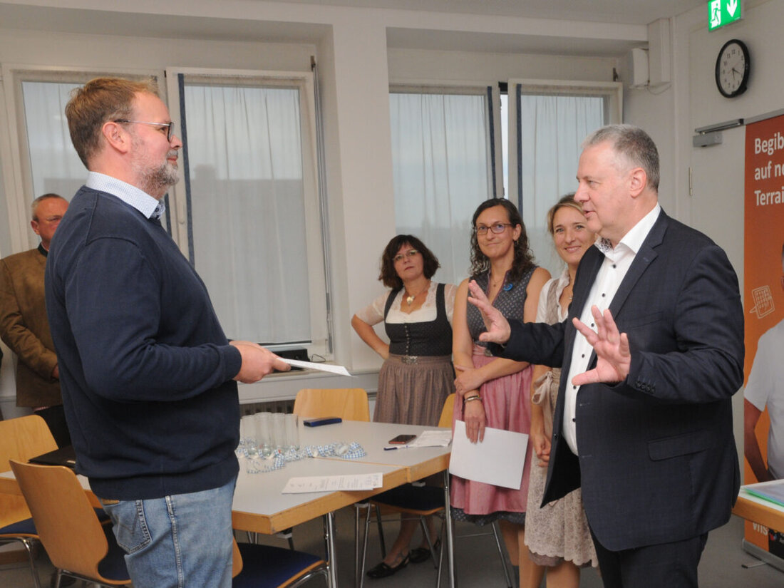 Amberg. Die Volkshochschule (vhs) Amberg-Sulzbach bietet gemeinsam mit der Arbeitsgemeinschaft Obere Vils-Ehenbach (AOVE) eine Ausbildung zum Heimat- und Kulturführer im Landkreis Amberg-Sulzbach an. 